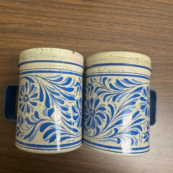 Blue and‎ White Floral Tin Avon Country Talc Shaker (2) - Picture 4 of 9